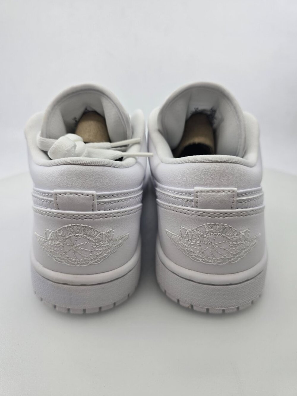 WOMAN'S AIR JORDAN 1 LOW AO9944 111 / SIZE 8 - Picture 4 of 7